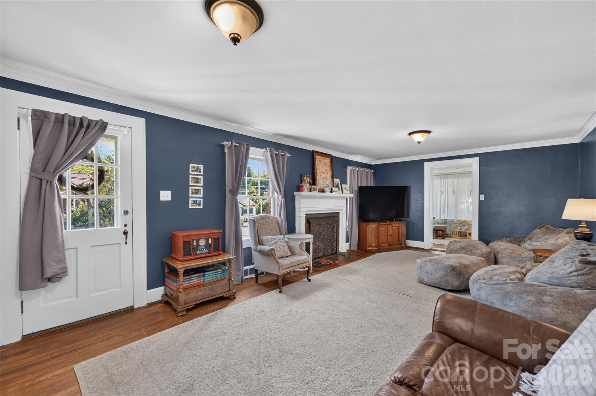 321 Beall Street Property Photo 8