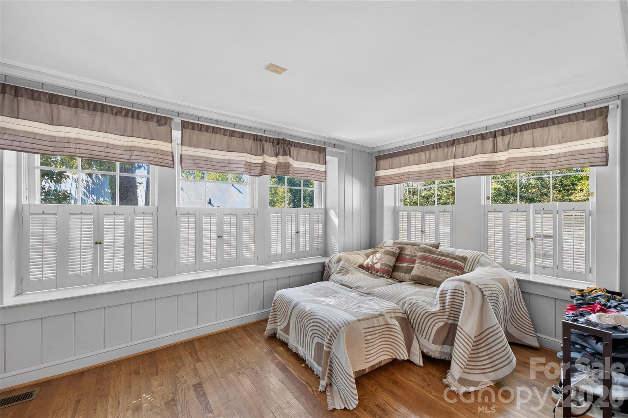 321 Beall Street Property Photo 14