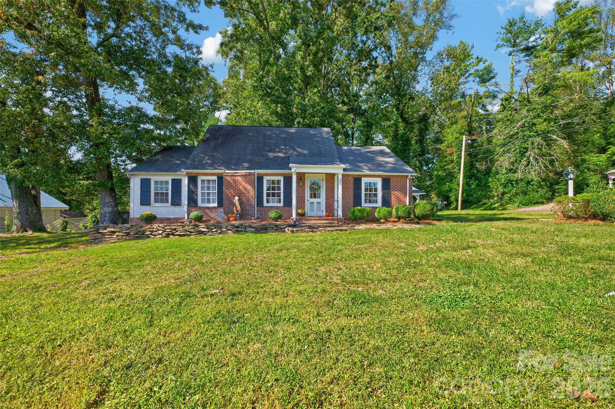 321 Beall Street Property Photo 23