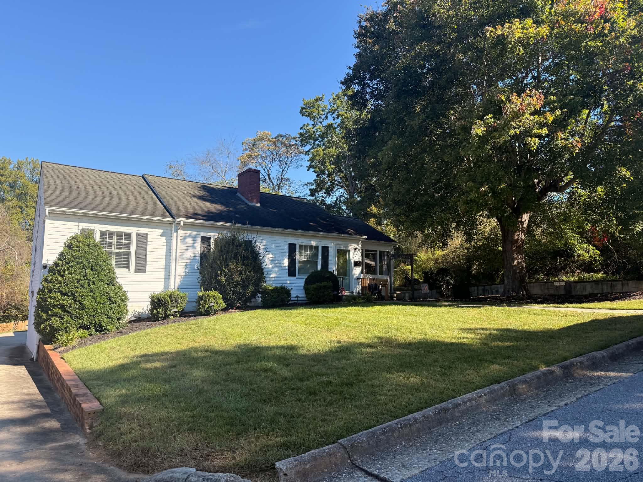 1008 Grove Avenue Property Photo 1