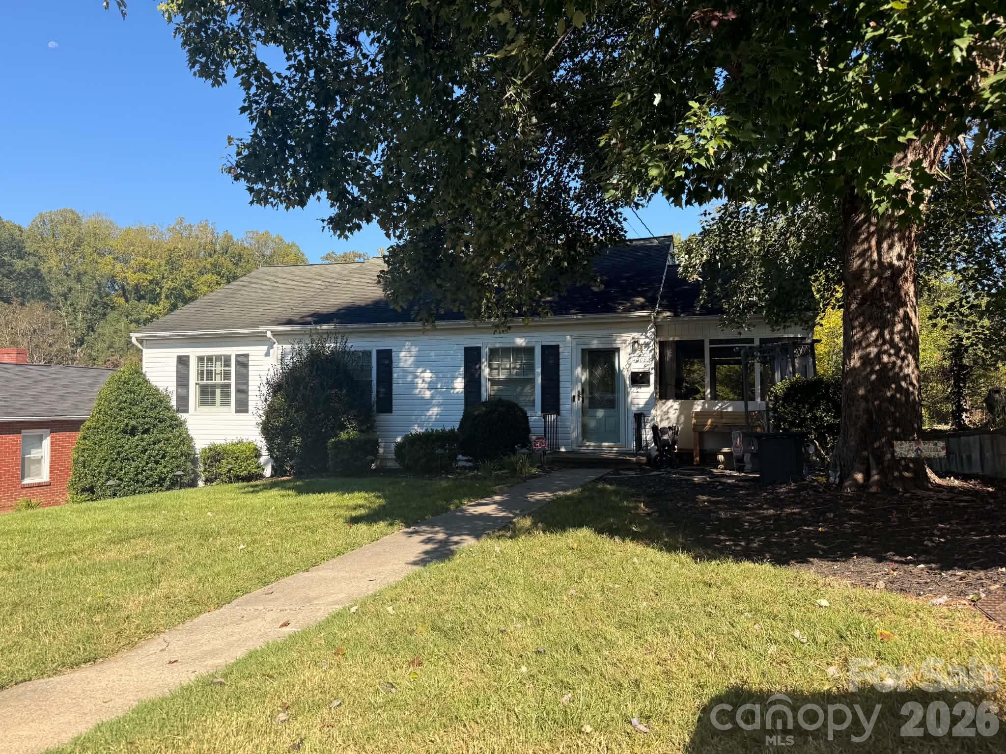 1008 Grove Avenue Property Photo 2