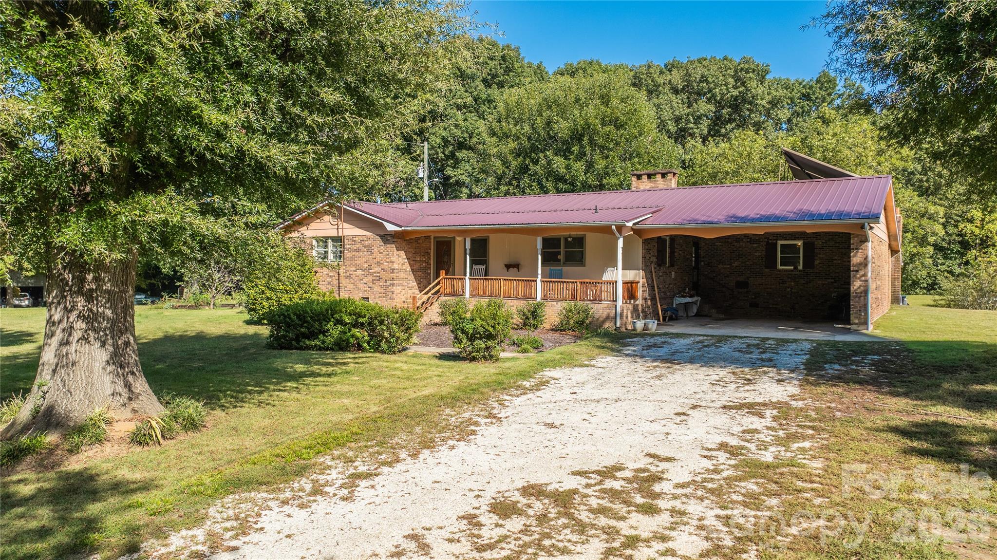 1839 Upper Road Property Photo 1