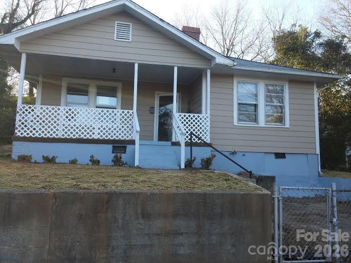 401 S Hill Street Property Photo 1