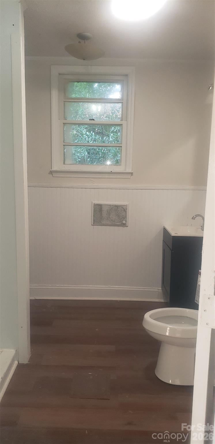 401 S Hill Street Property Photo 2