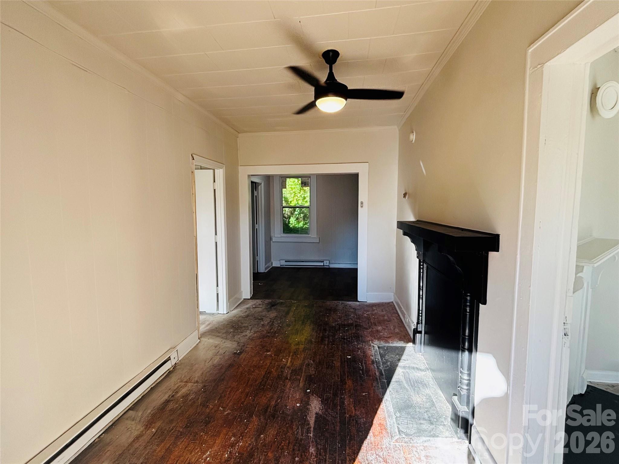 401 S Hill Street Property Photo 4