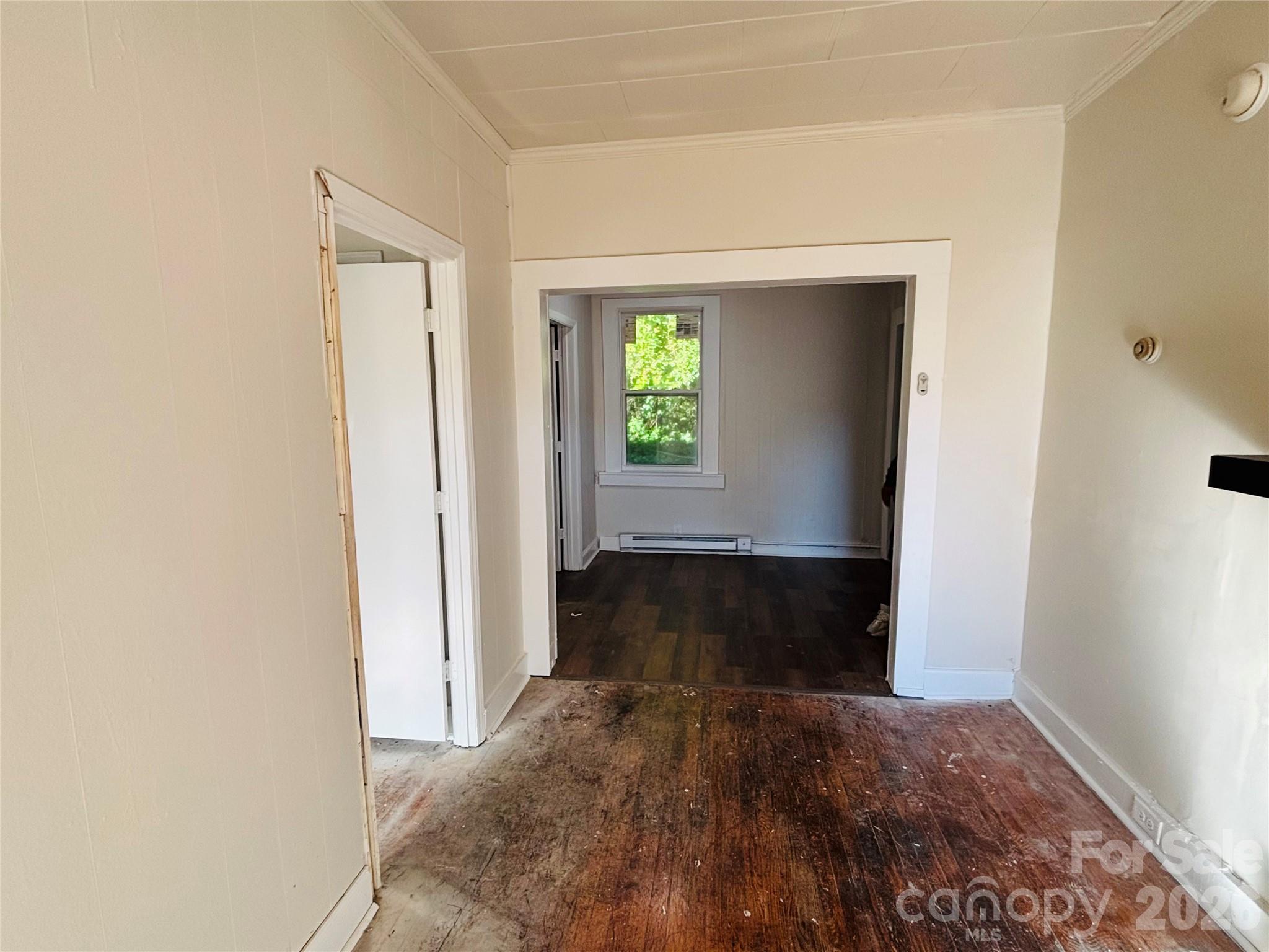 401 S Hill Street Property Photo 5