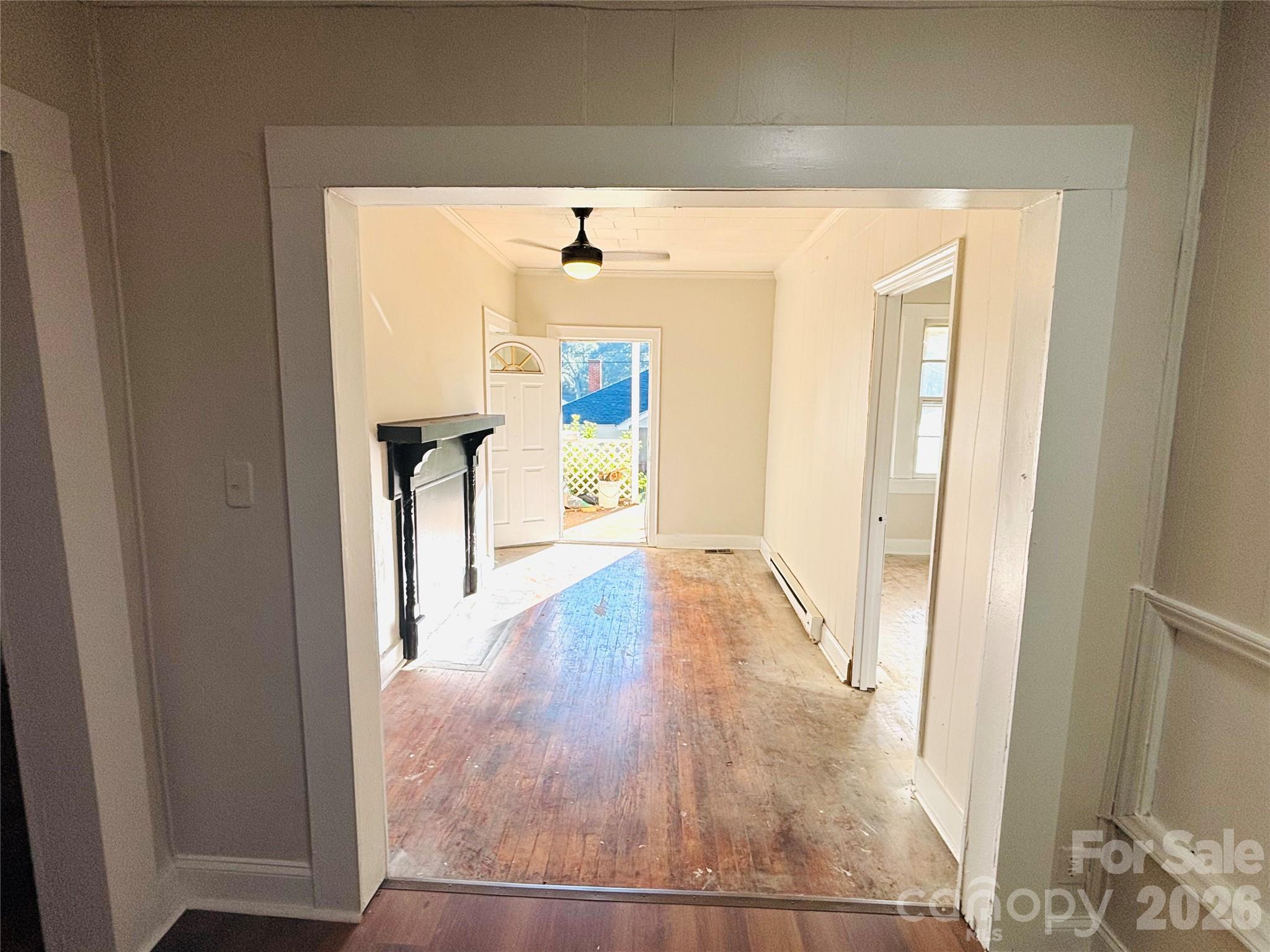 401 S Hill Street Property Photo 6