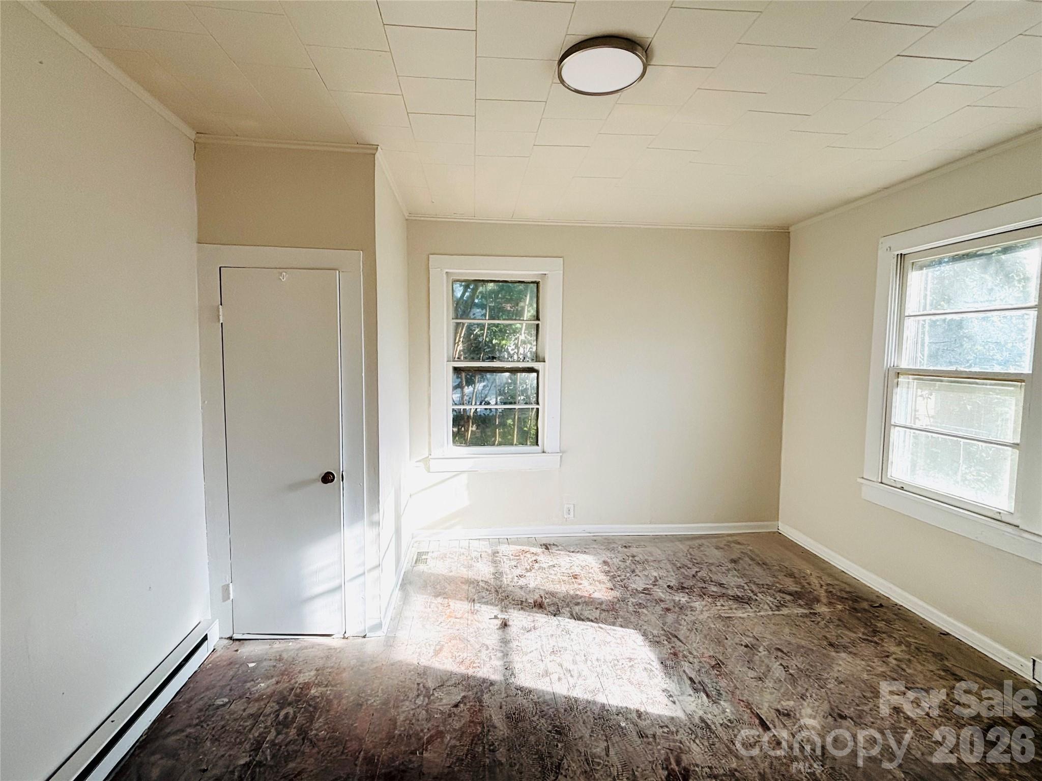 401 S Hill Street Property Photo 8