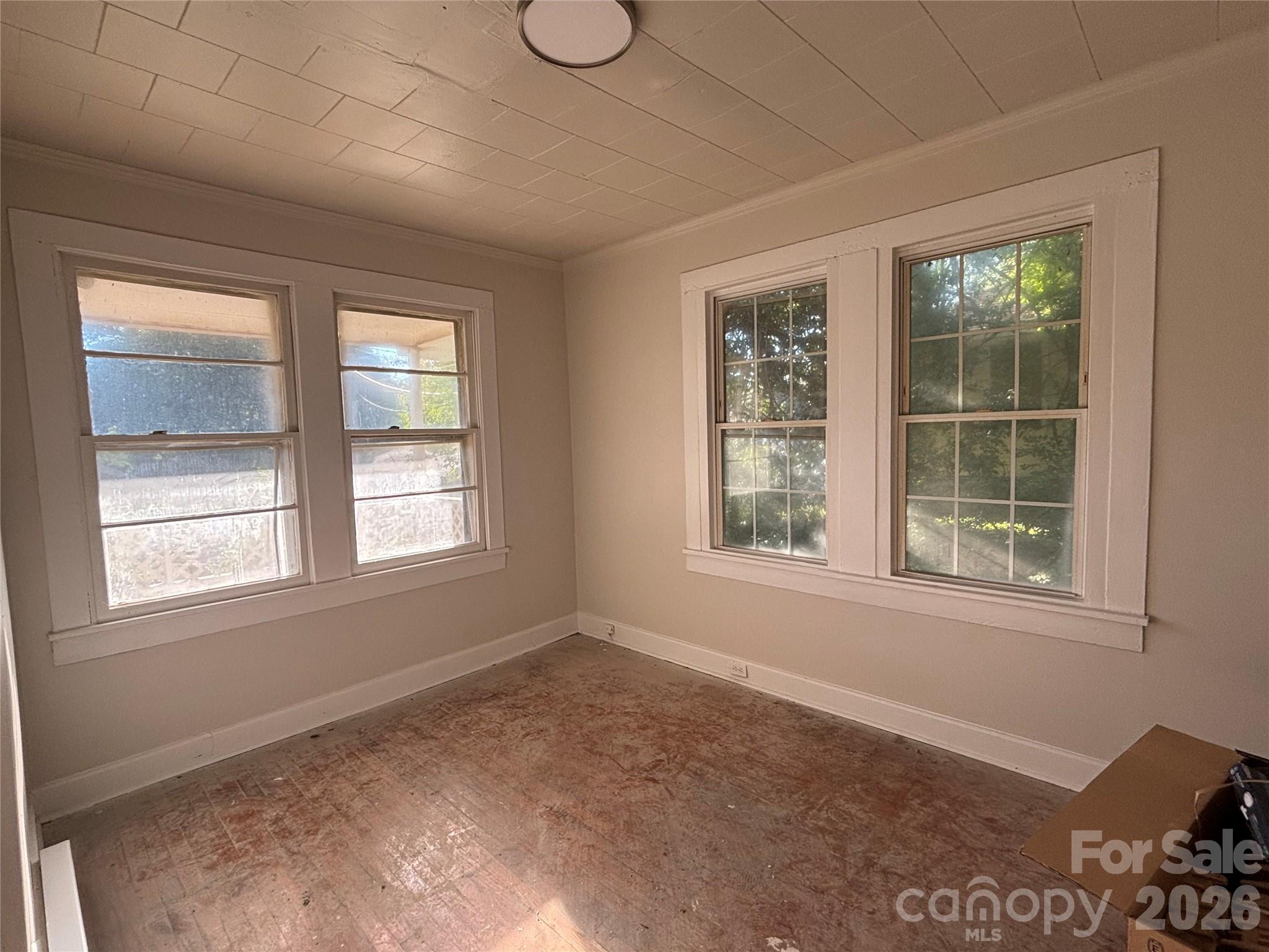 401 S Hill Street Property Photo 9