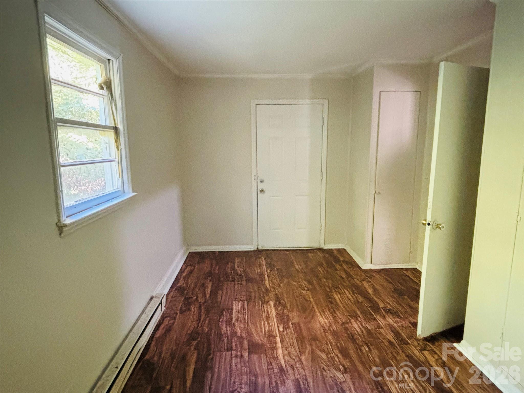 401 S Hill Street Property Photo 13