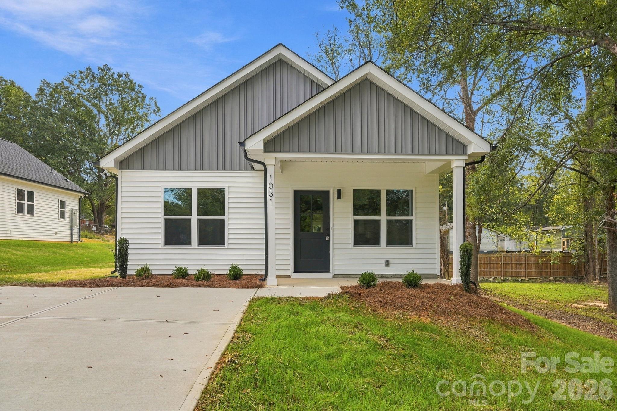 1031 Houston Street Property Photo 1