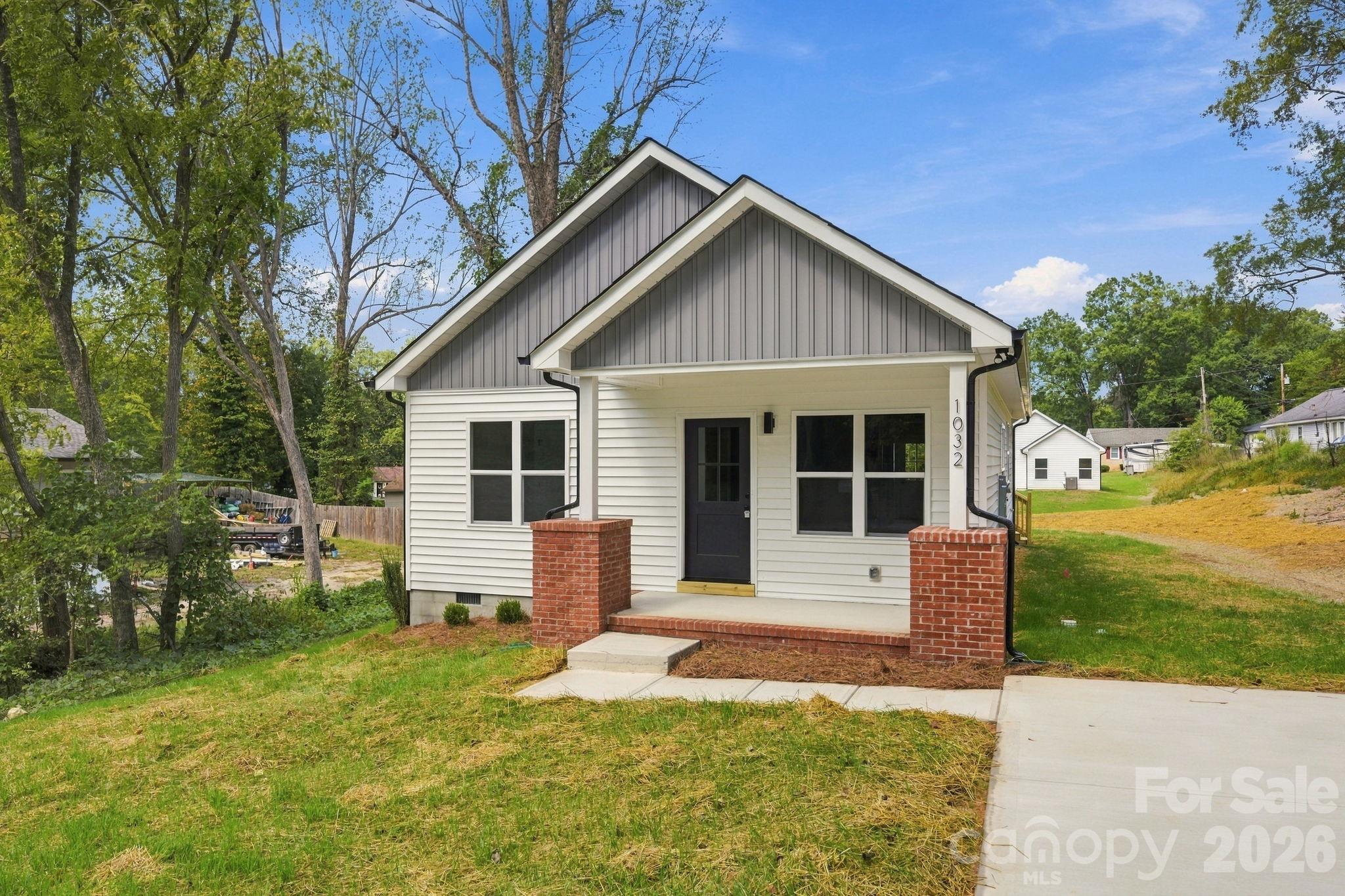 1032 Sycamore Avenue Property Photo 1