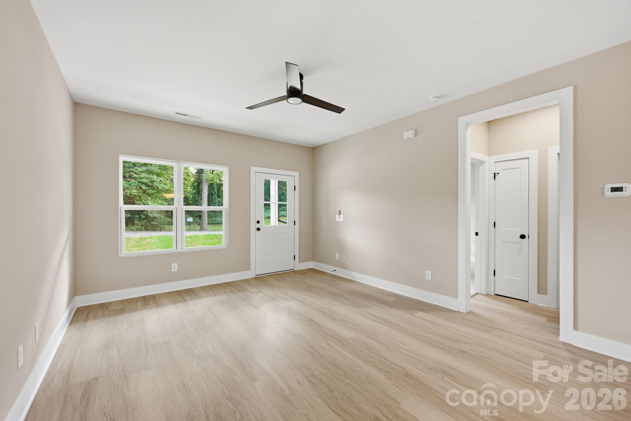 1032 Sycamore Avenue Property Photo 3