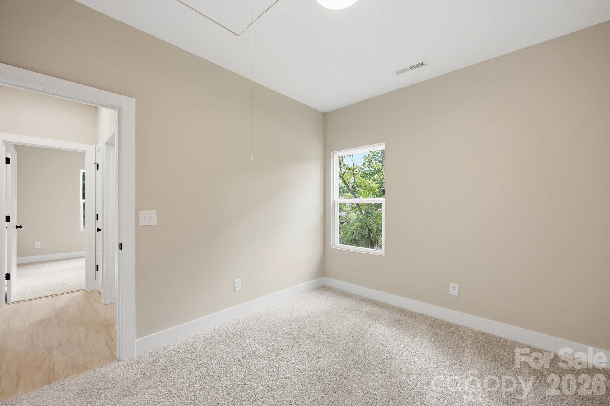 1032 Sycamore Avenue Property Photo 6
