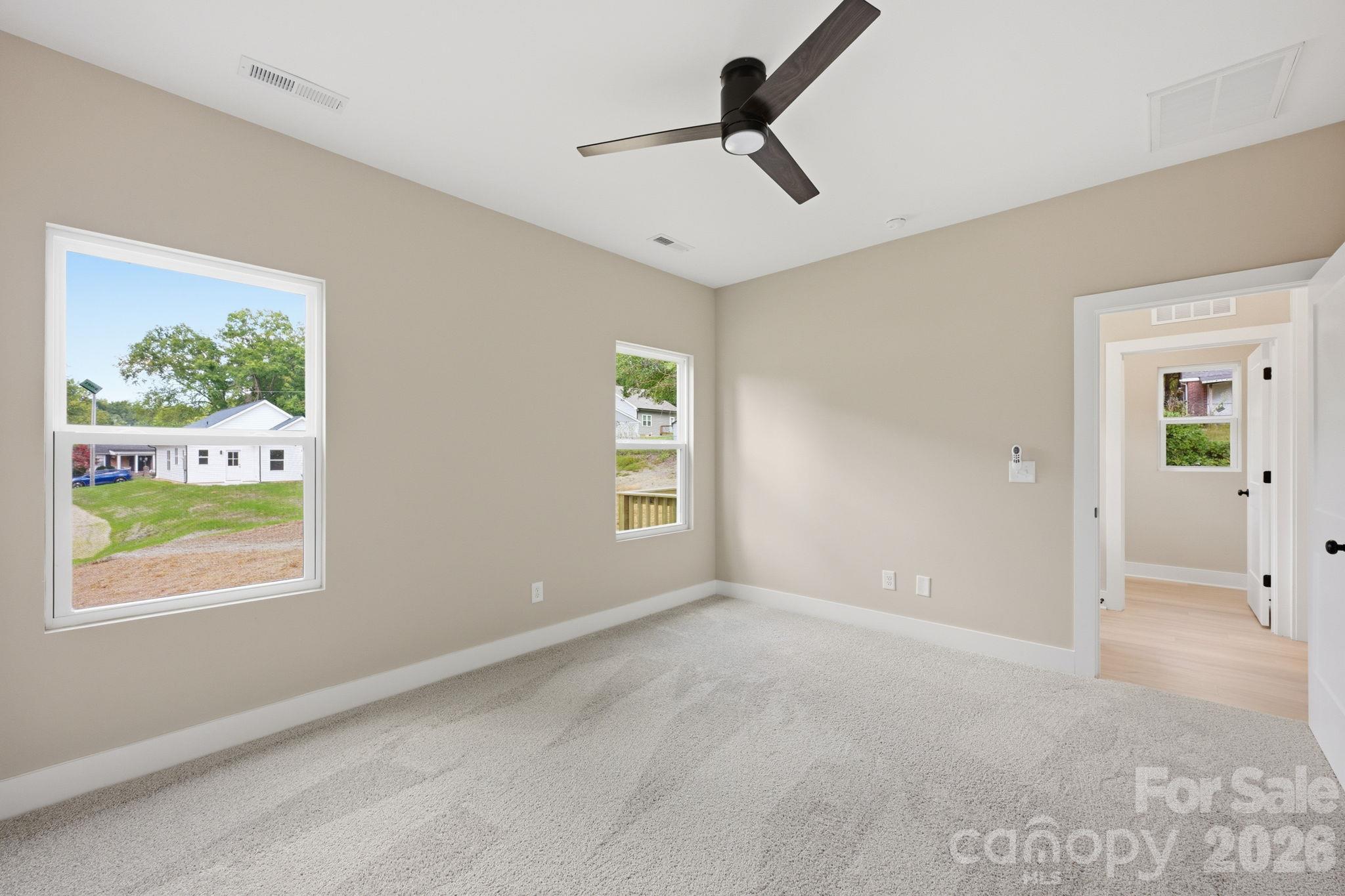 1032 Sycamore Avenue Property Photo 8