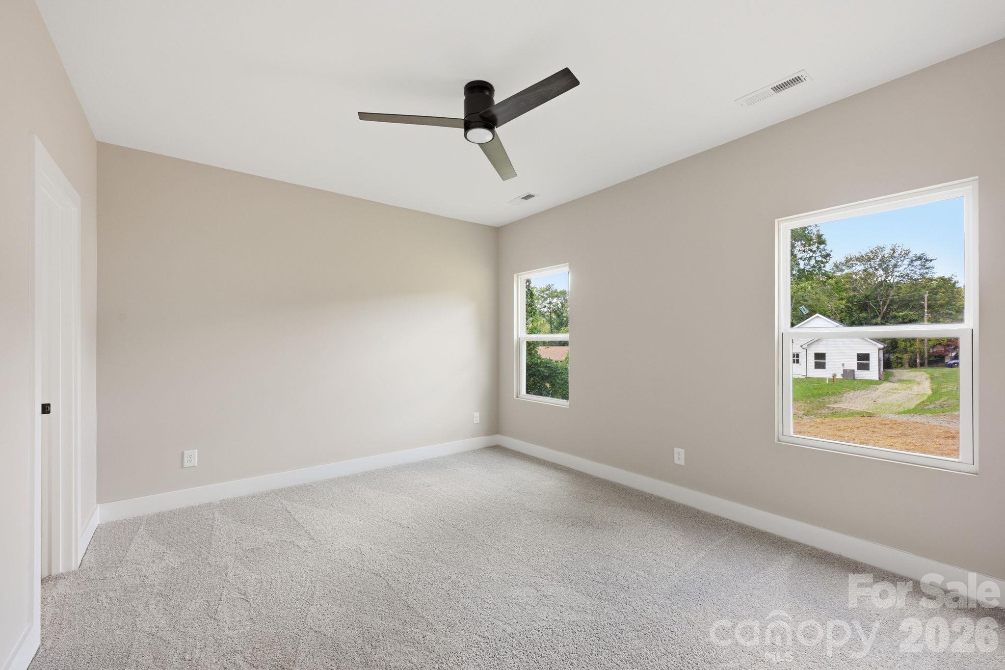 1032 Sycamore Avenue Property Photo 9