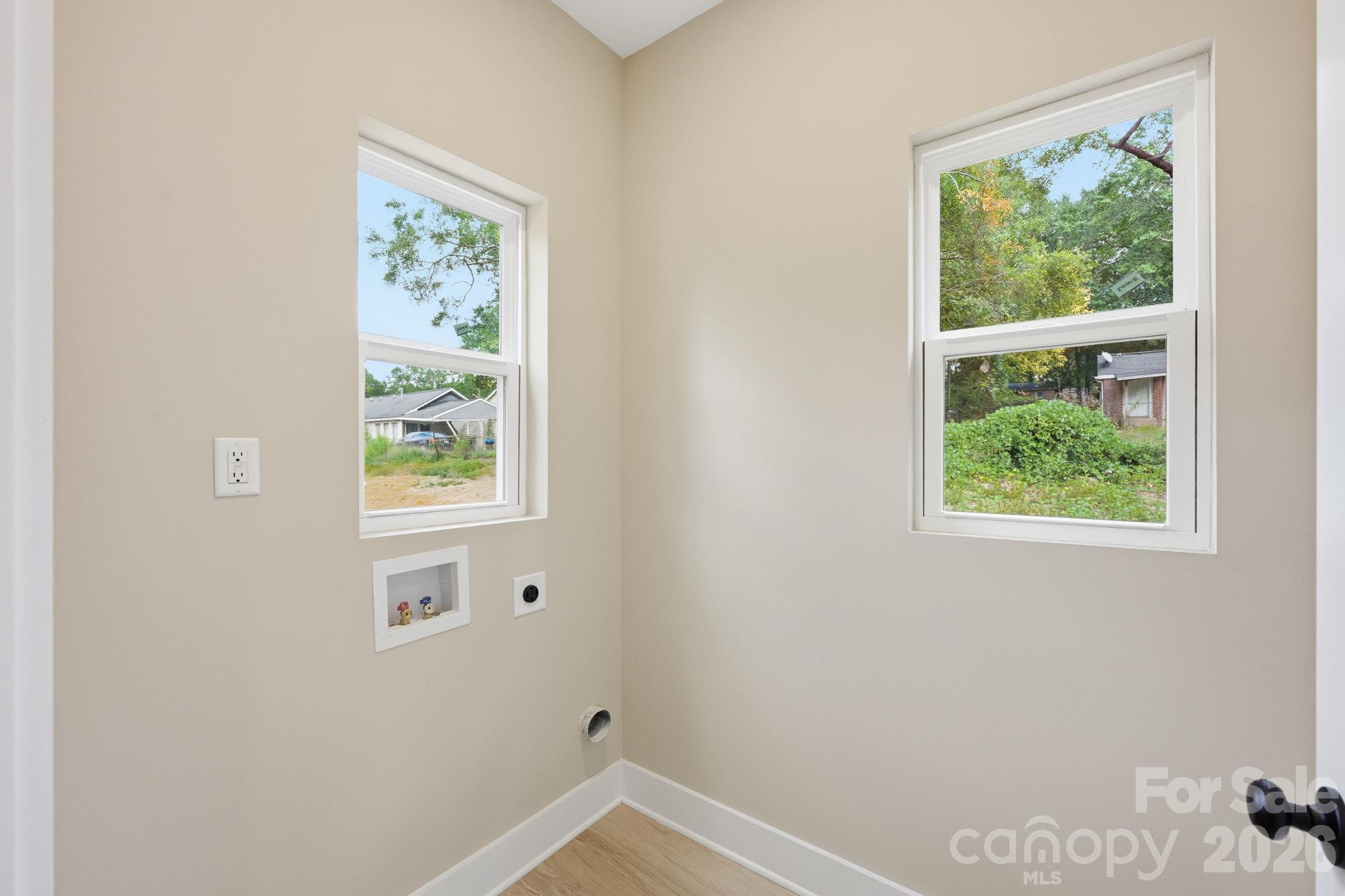 1032 Sycamore Avenue Property Photo 10