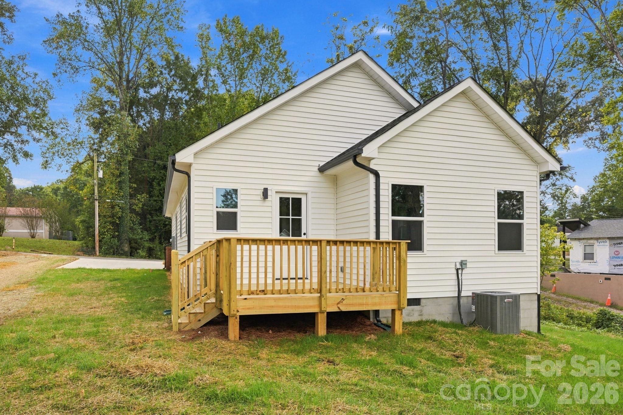 1032 Sycamore Avenue Property Photo 11