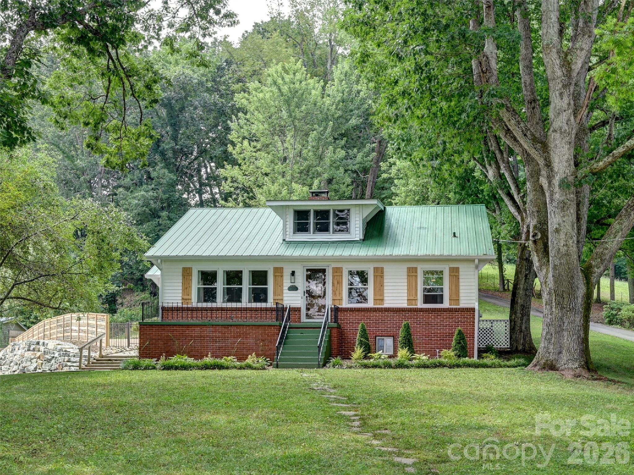 1110 Queentown Road Property Photo 2