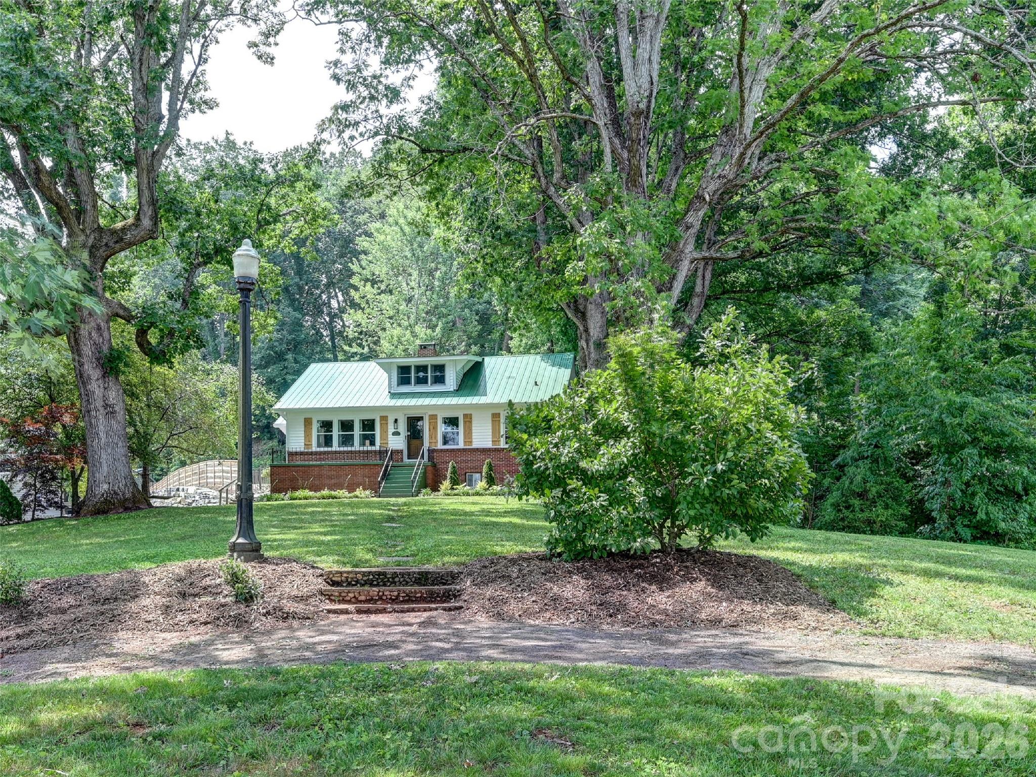 1110 Queentown Road Property Photo 3
