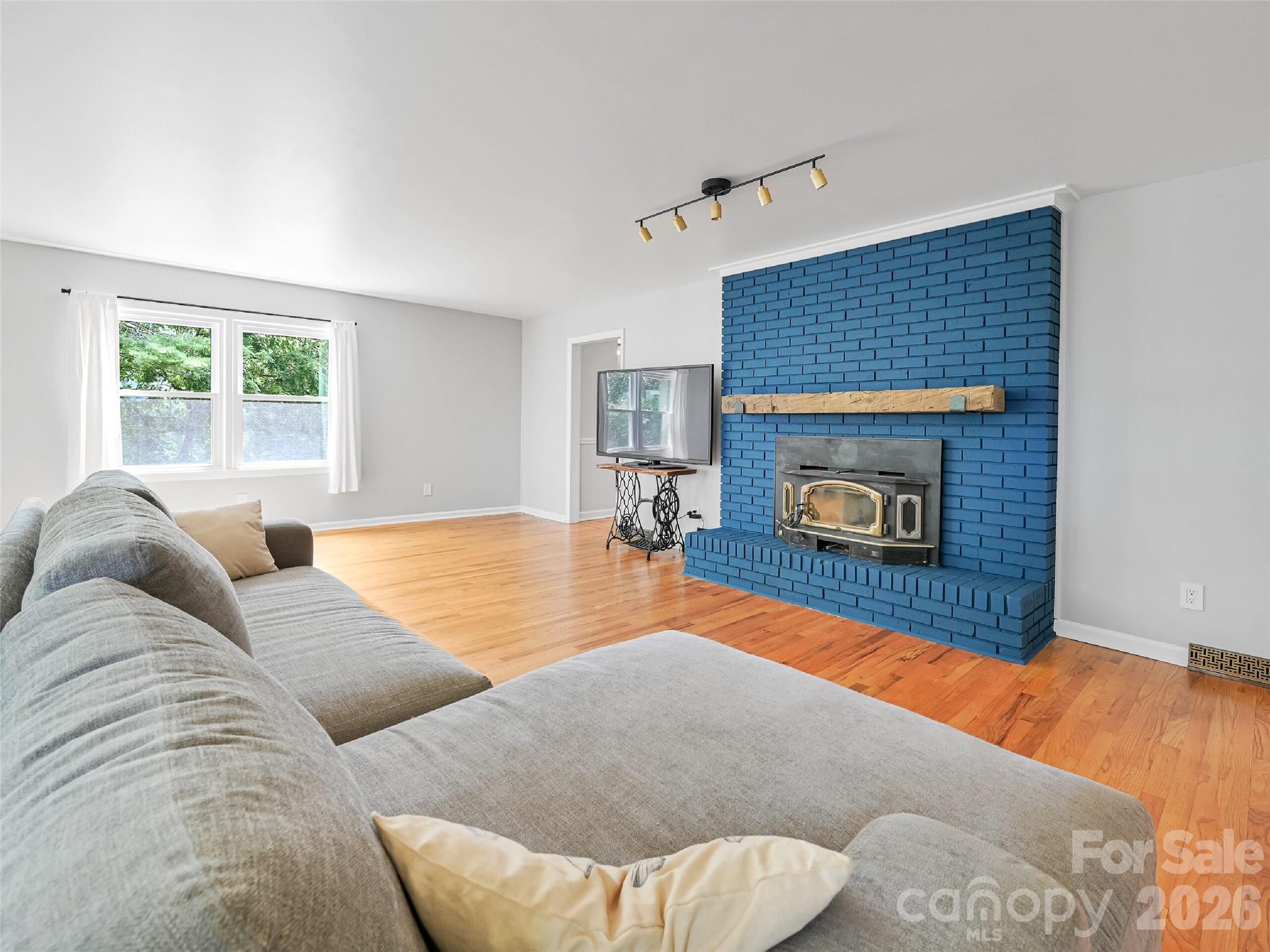 1110 Queentown Road Property Photo 6