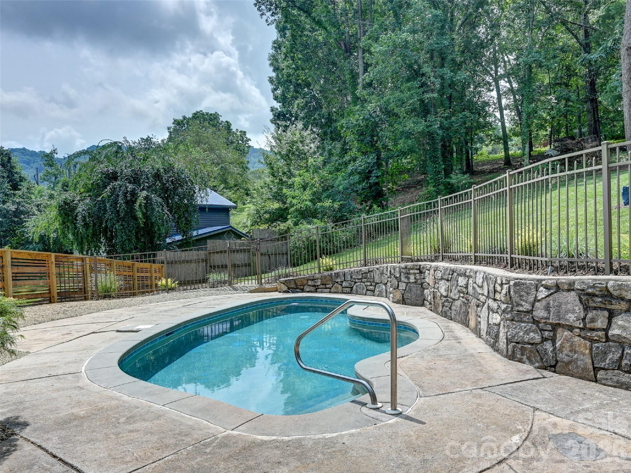1110 Queentown Road Property Photo 32