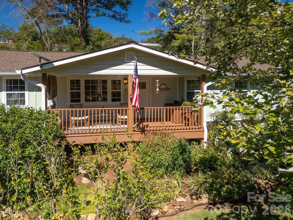 115 Rolling Hills Drive Property Photo 1