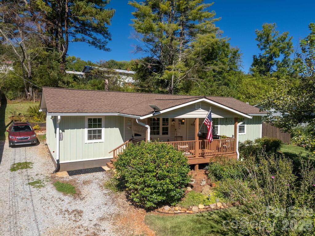 115 Rolling Hills Drive Property Photo 2