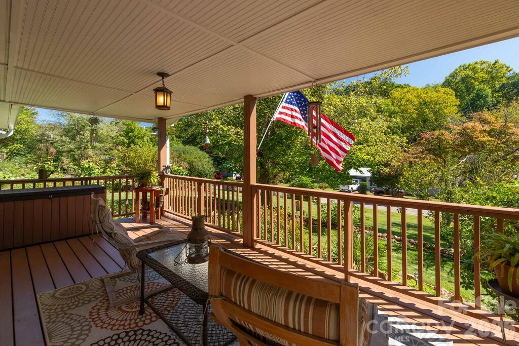 115 Rolling Hills Drive Property Photo 4