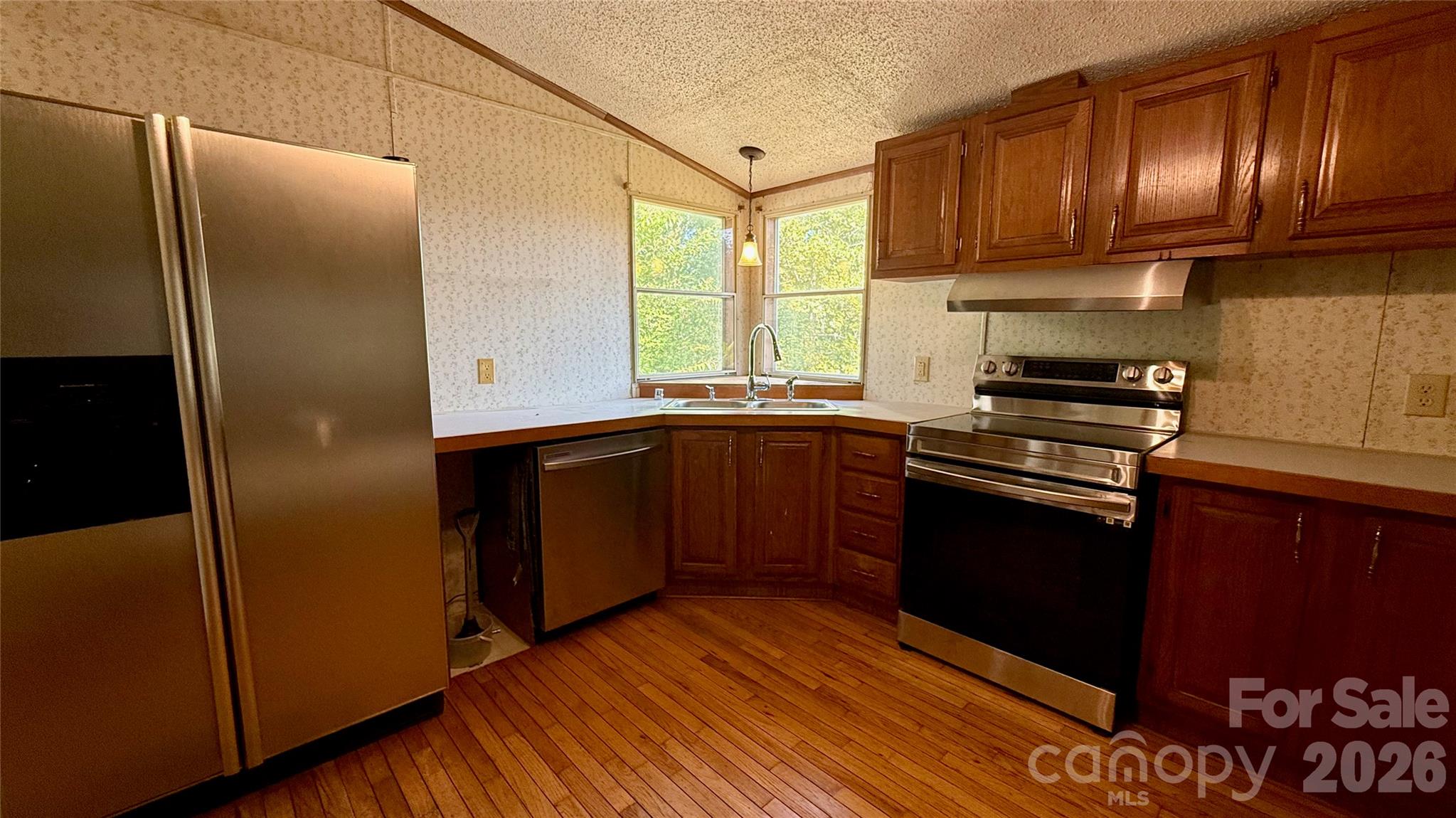898 Rock Creek Road Property Photo 2