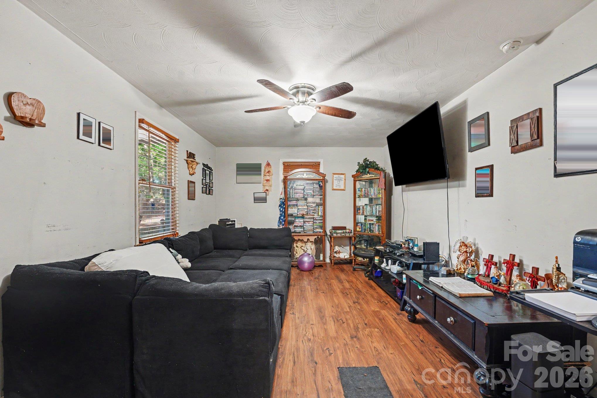2505 Point Street Property Photo 4