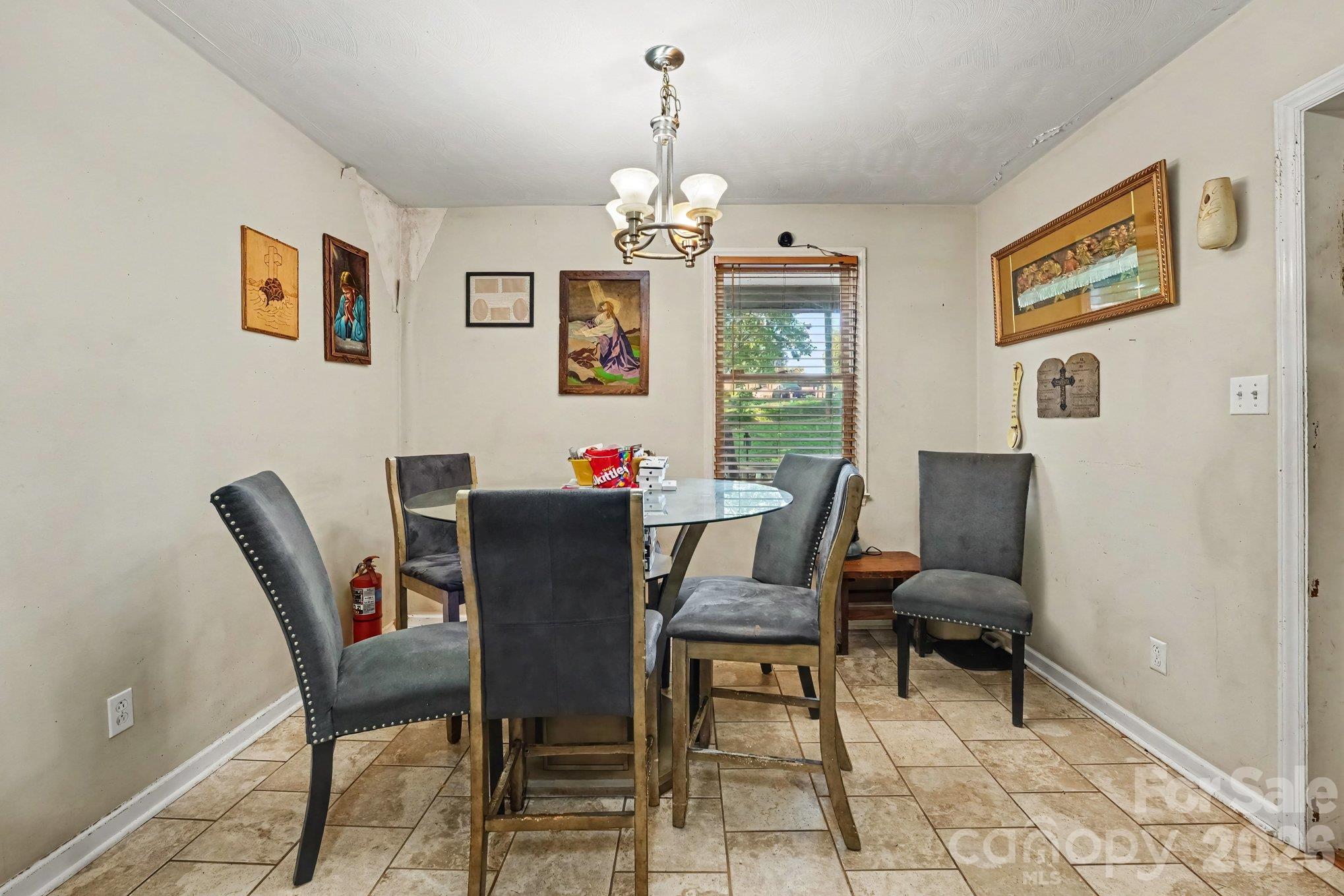 2505 Point Street Property Photo 6