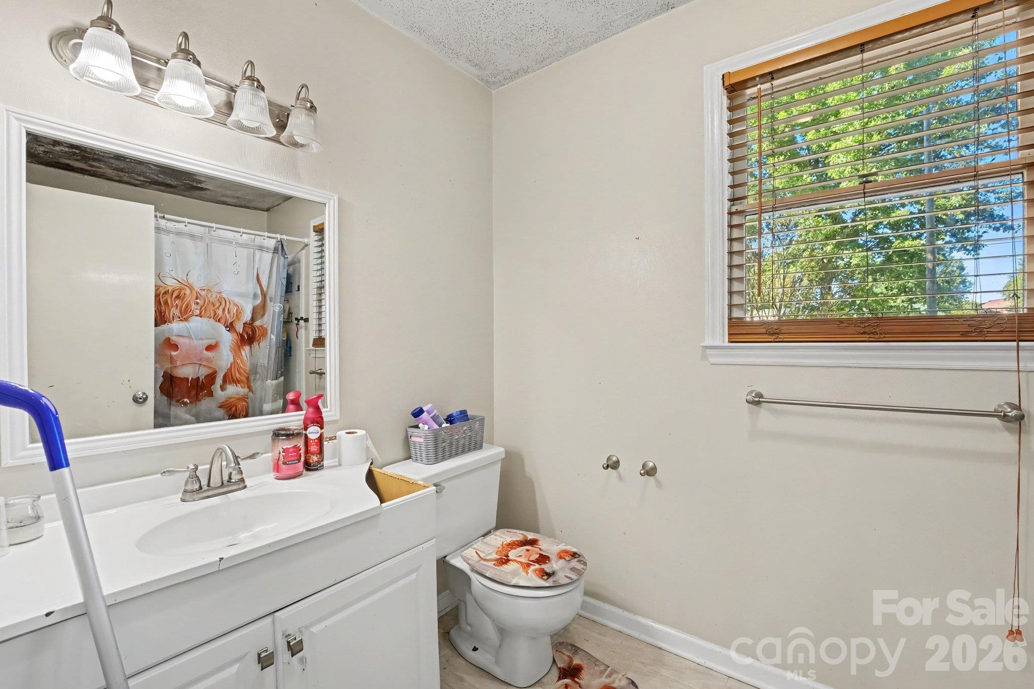 2505 Point Street Property Photo 8
