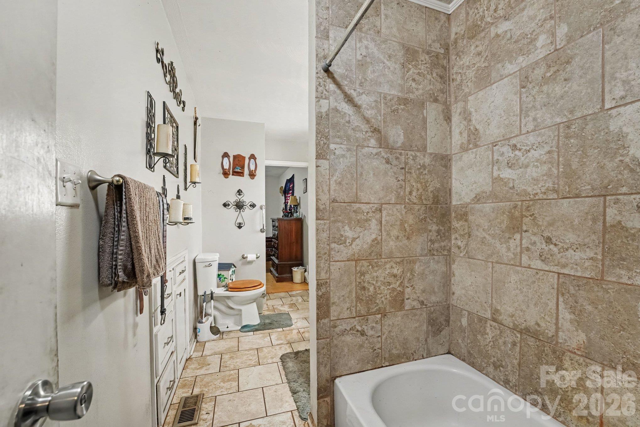 2505 Point Street Property Photo 13