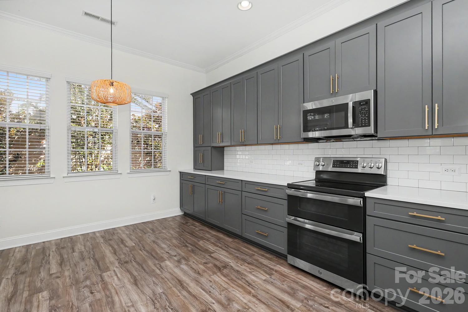 10509 Serape Road Property Photo 9