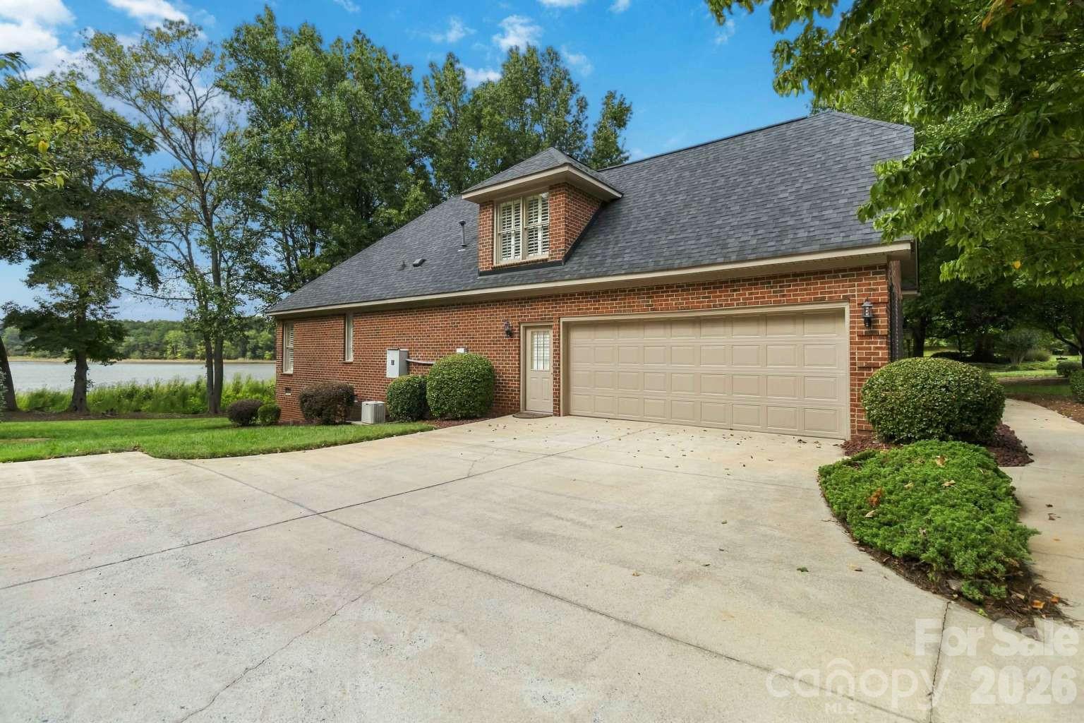 1106 Westlake Drive Property Photo 3
