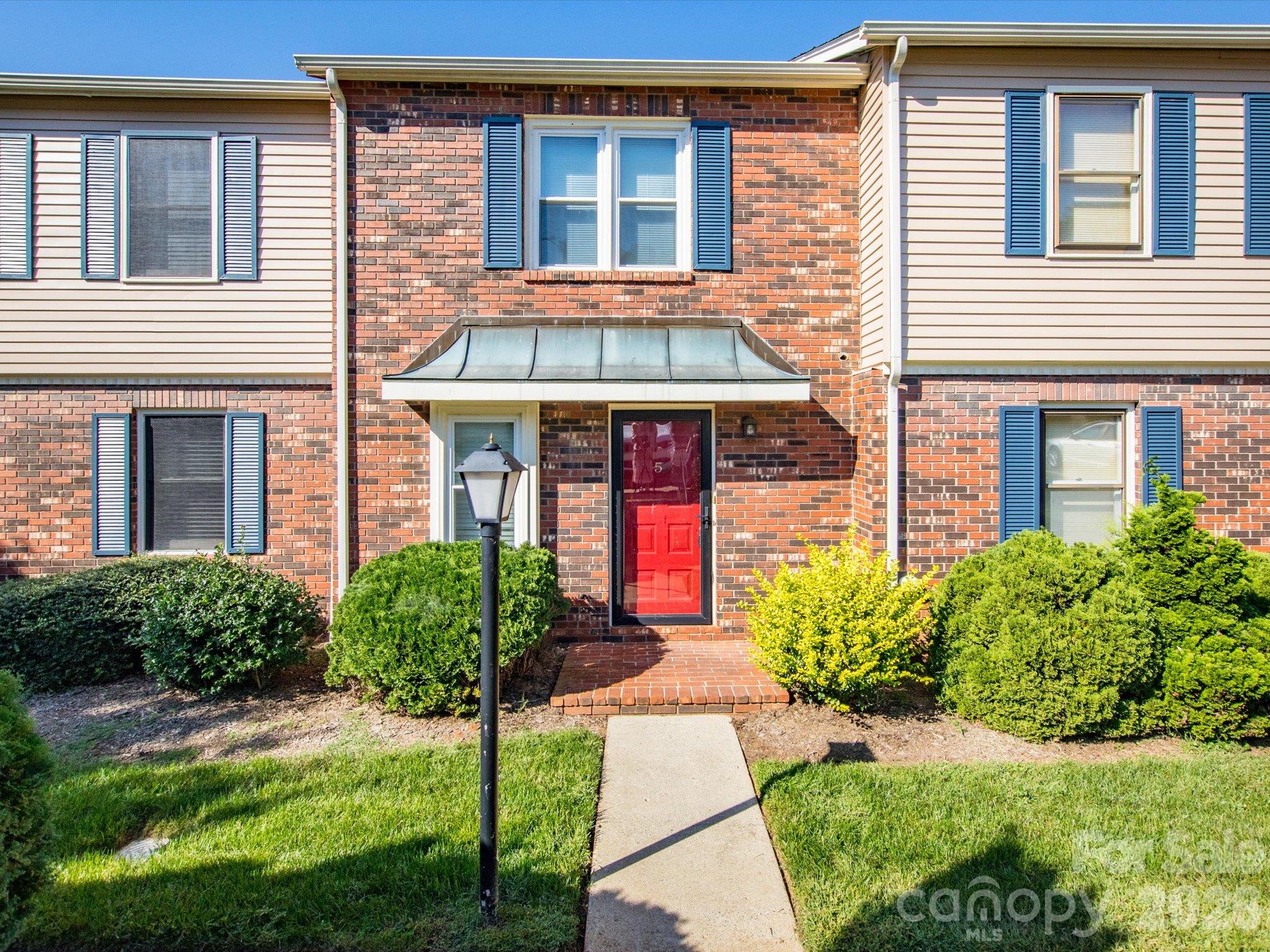 2705 N Center Street Property Photo 1