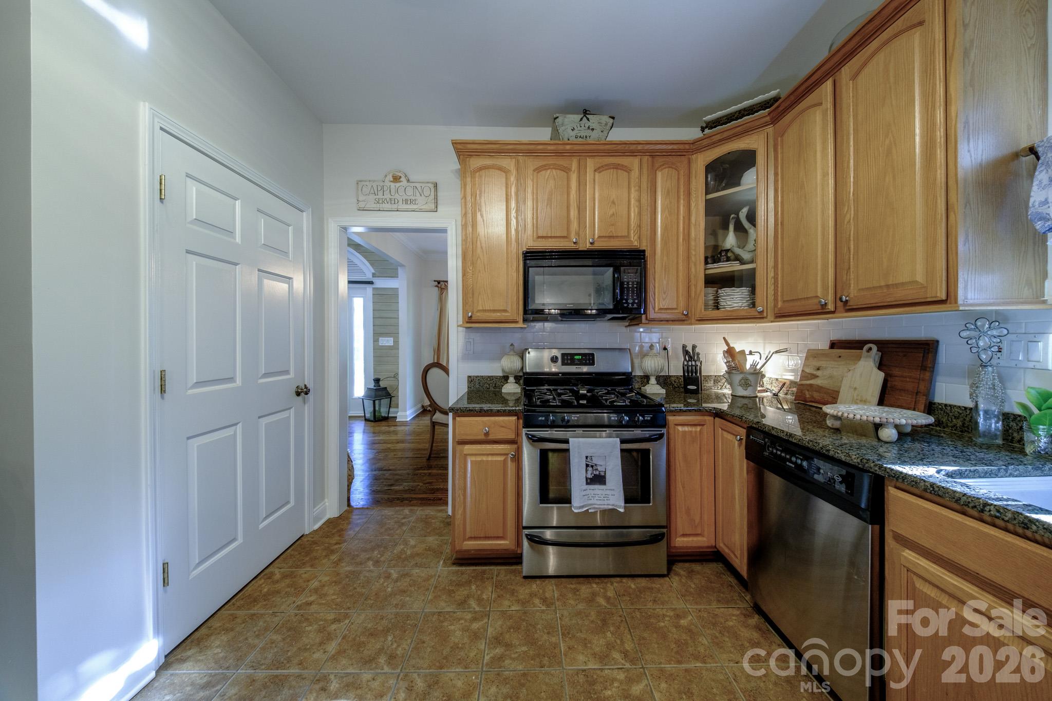9330 Valley Road Property Photo 6