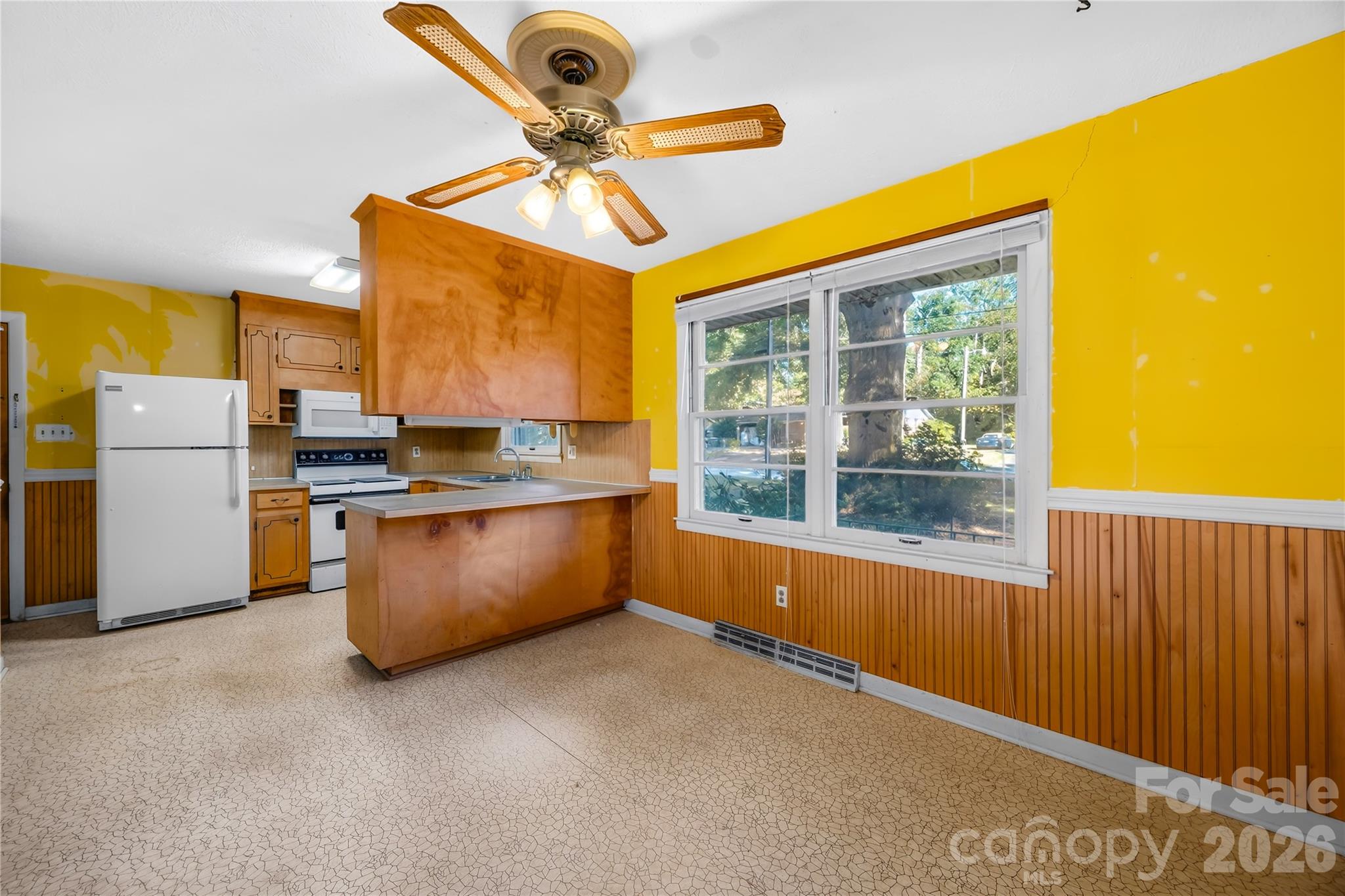 2124 Woodlawn Street 31 Property Photo 5