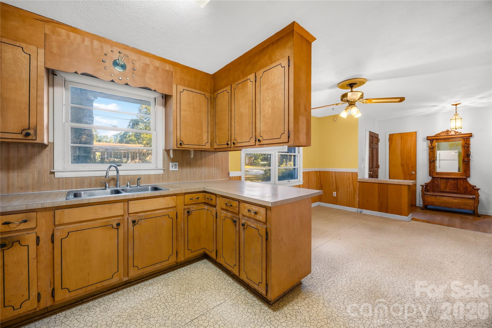 2124 Woodlawn Street 31 Property Photo 6