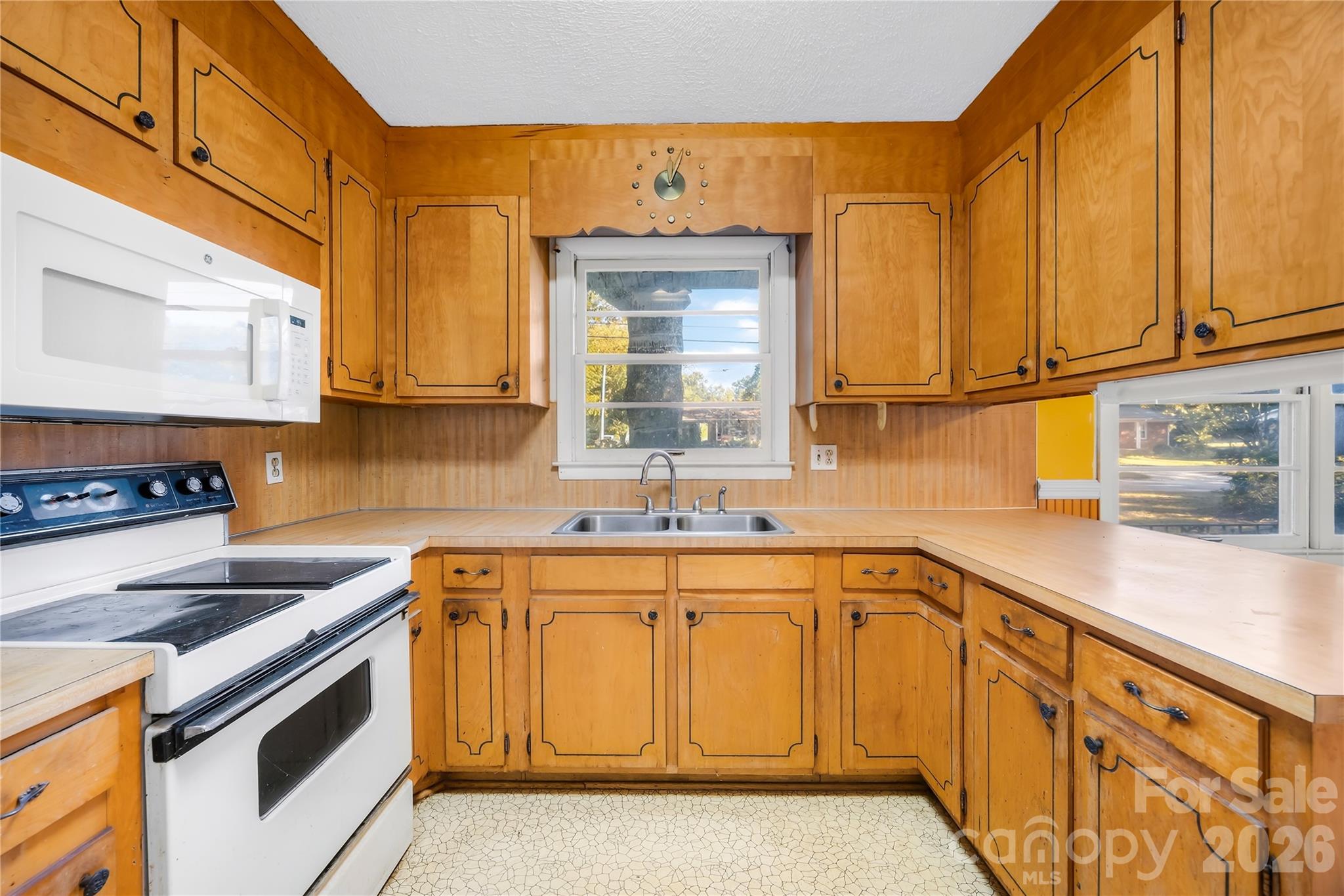 2124 Woodlawn Street 31 Property Photo 7