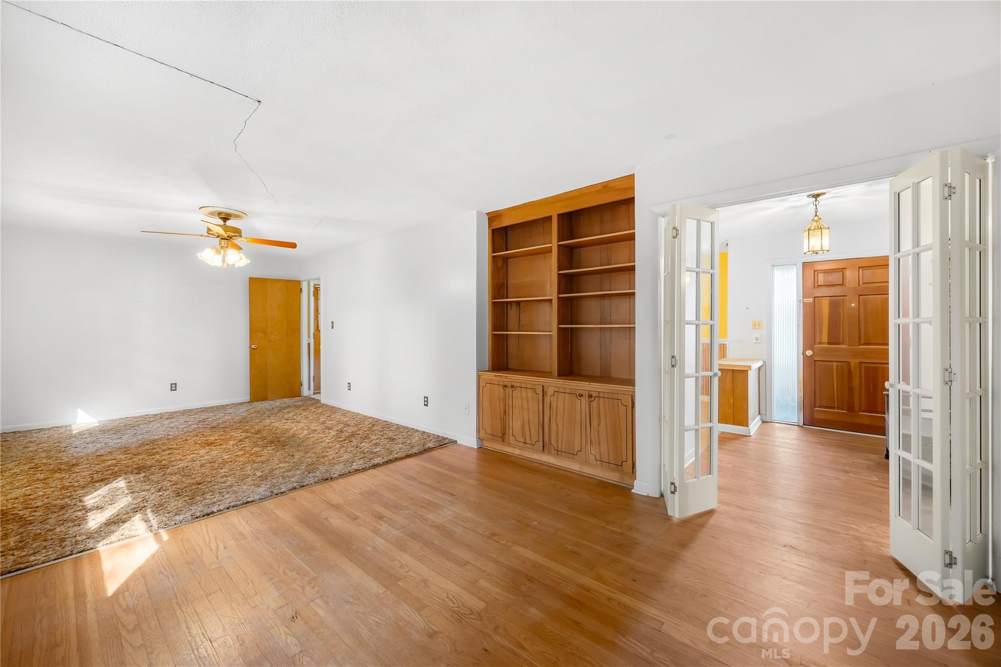 2124 Woodlawn Street 31 Property Photo 8