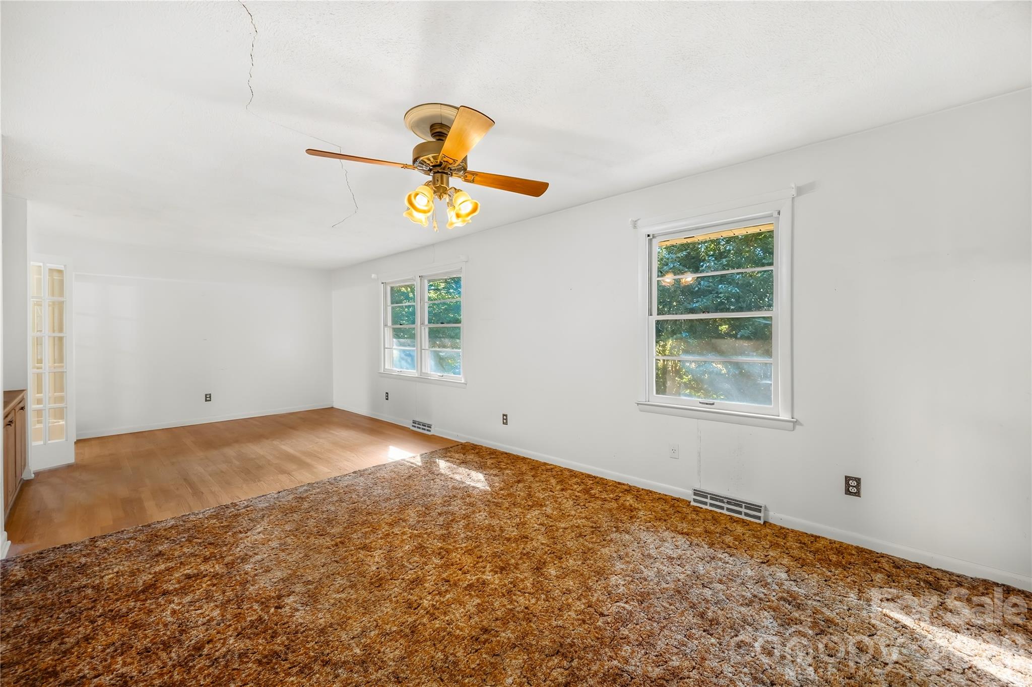 2124 Woodlawn Street 31 Property Photo 9