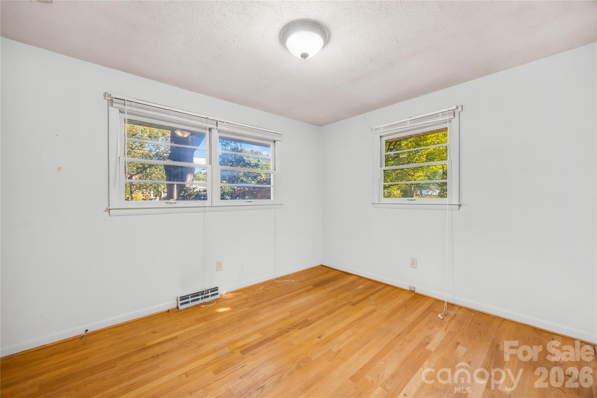 2124 Woodlawn Street 31 Property Photo 12