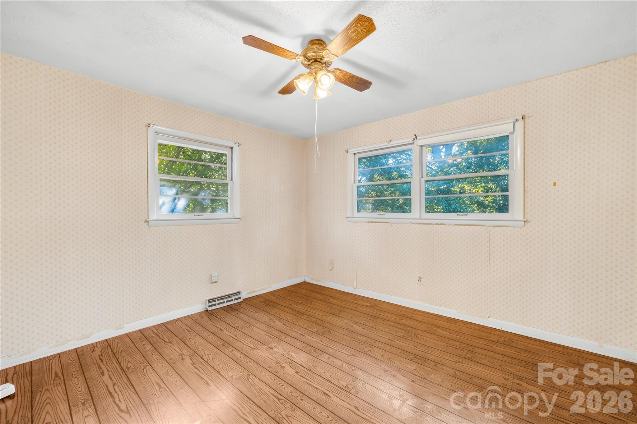 2124 Woodlawn Street 31 Property Photo 14