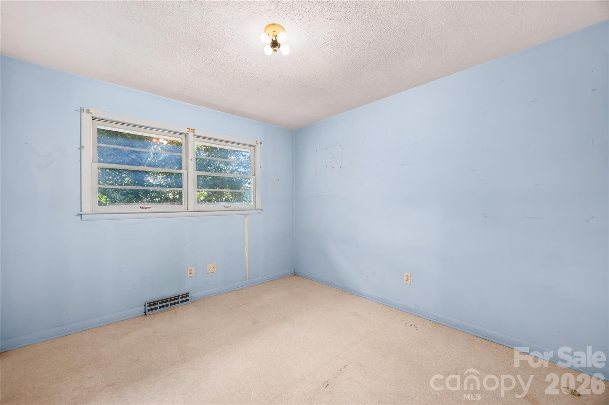 2124 Woodlawn Street 31 Property Photo 16