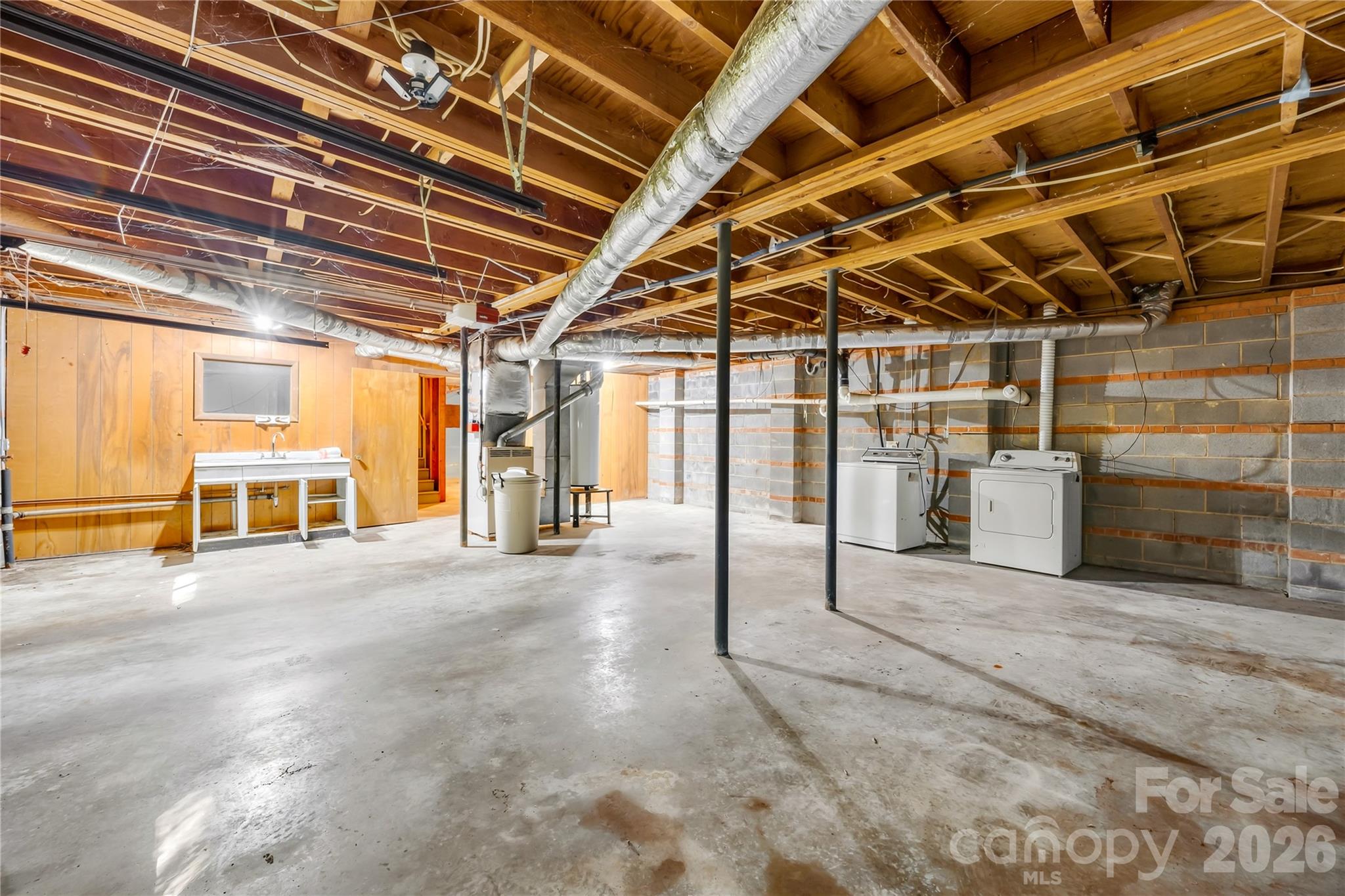 2124 Woodlawn Street 31 Property Photo 17