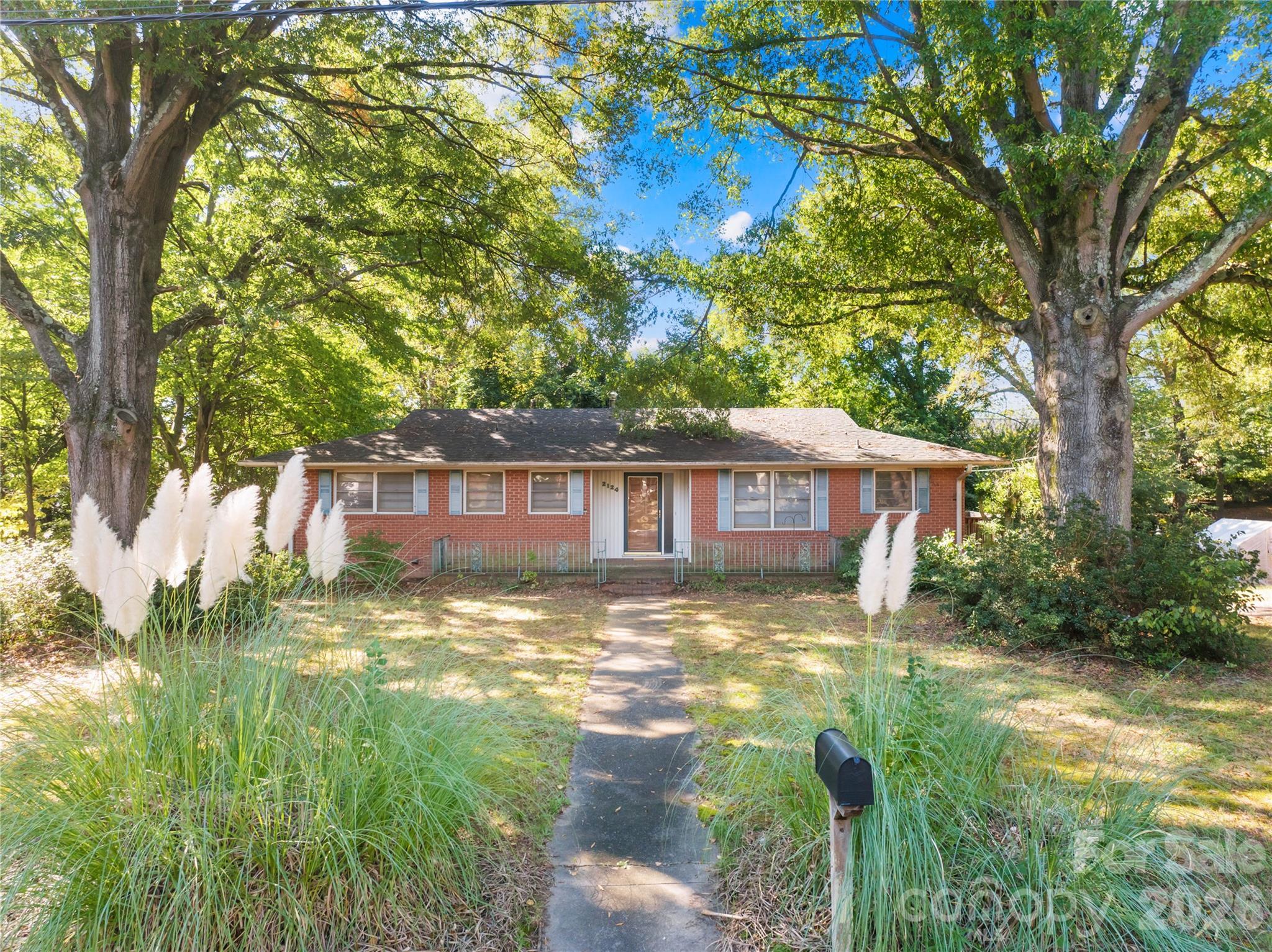2124 Woodlawn Street 31 Property Photo 25
