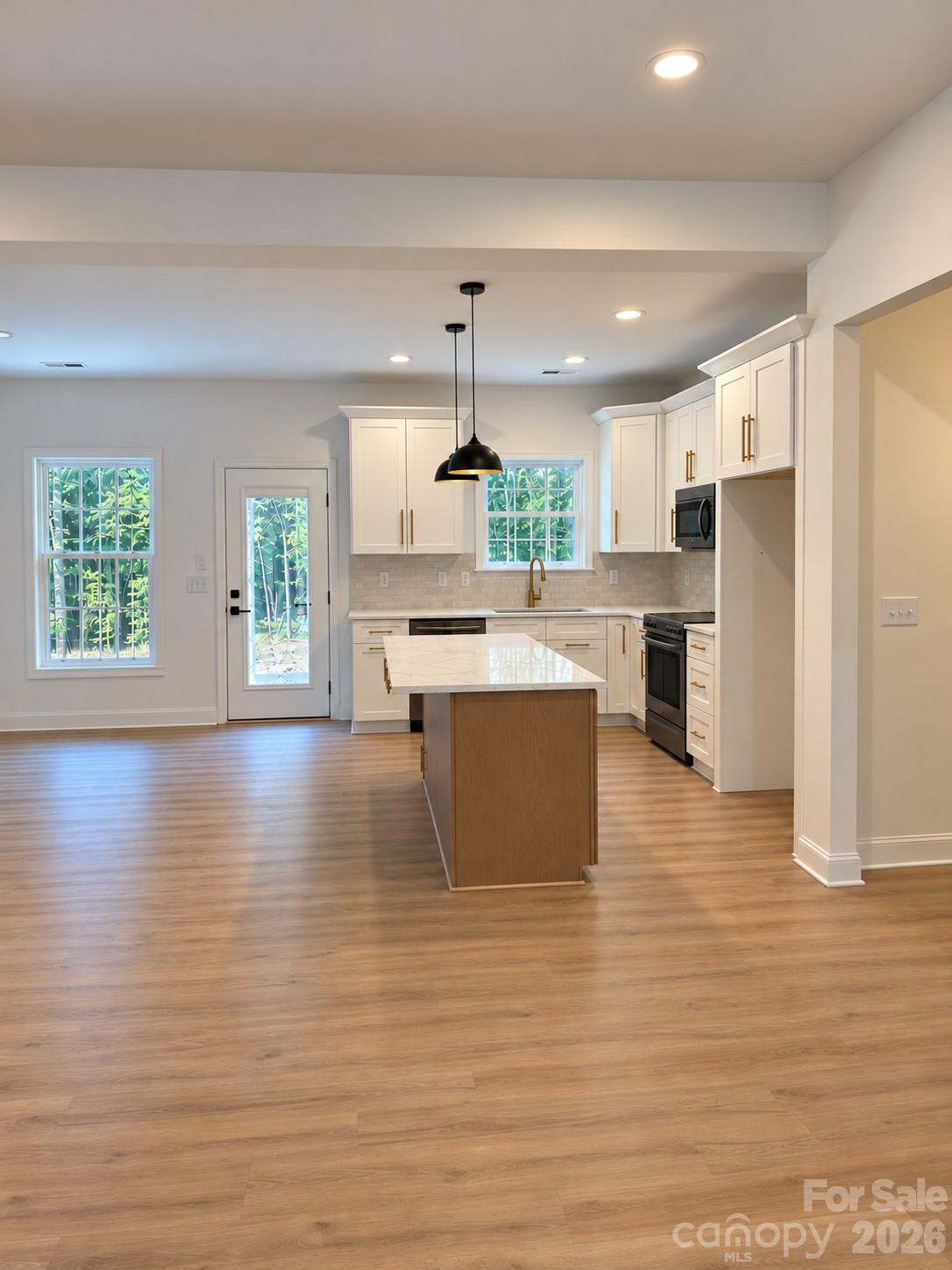 4370 Bringle Ferry Road Property Photo 3