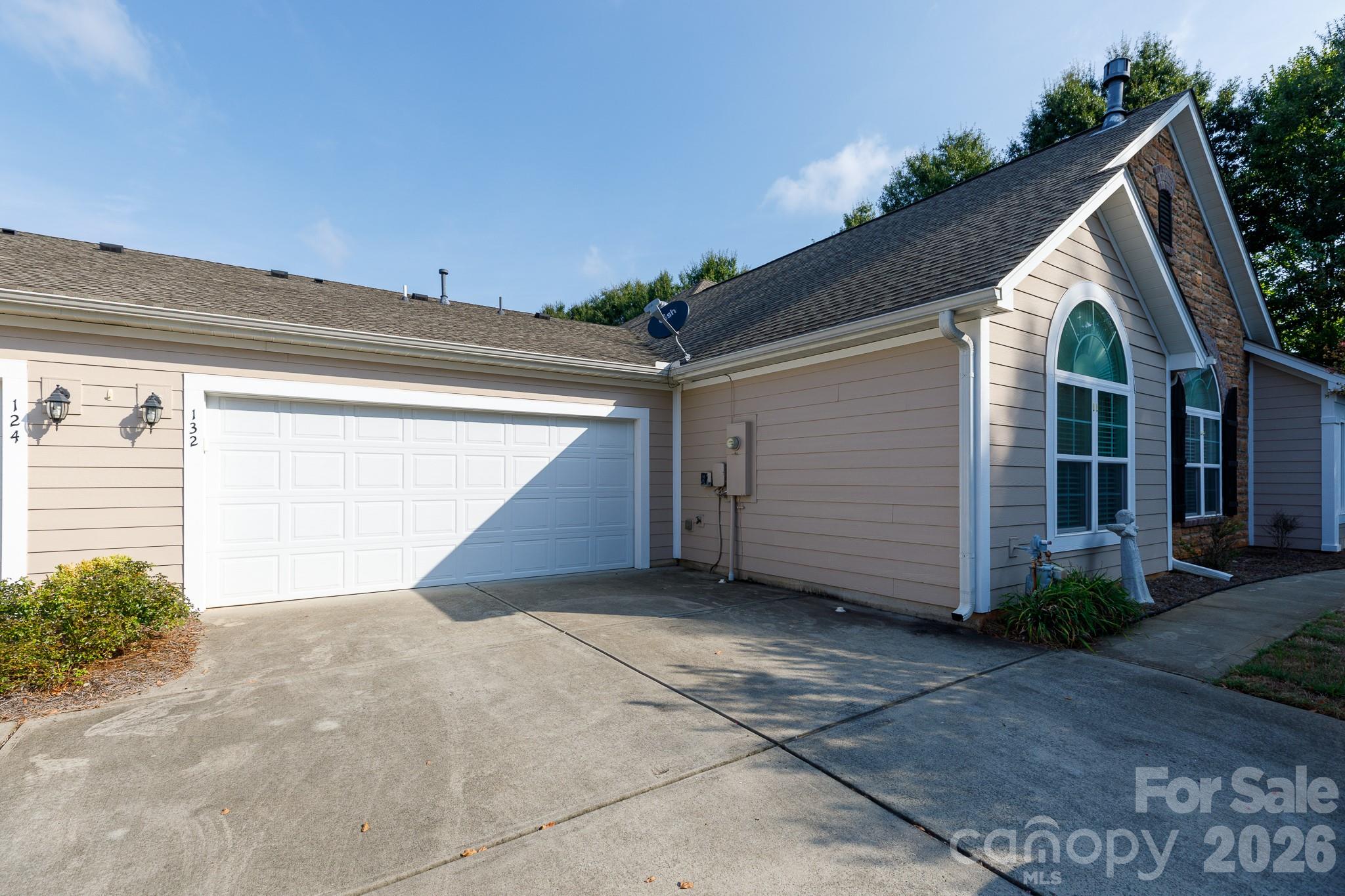 132 Lone Oak Circle Property Photo 2